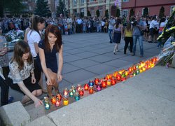Студенти Уманського НУС разом із молоддю міста взяли участь у святковій свічковій ході, яка завершилася покладанням запалених лампадок до підніжжя Обеліска Слави
